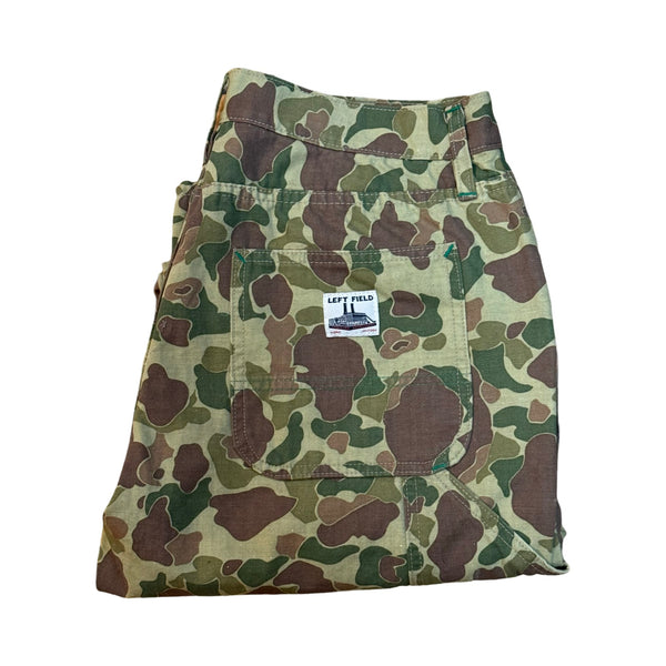 Camouflage frog skin pant double kneed back pocket and left field work uniform label 